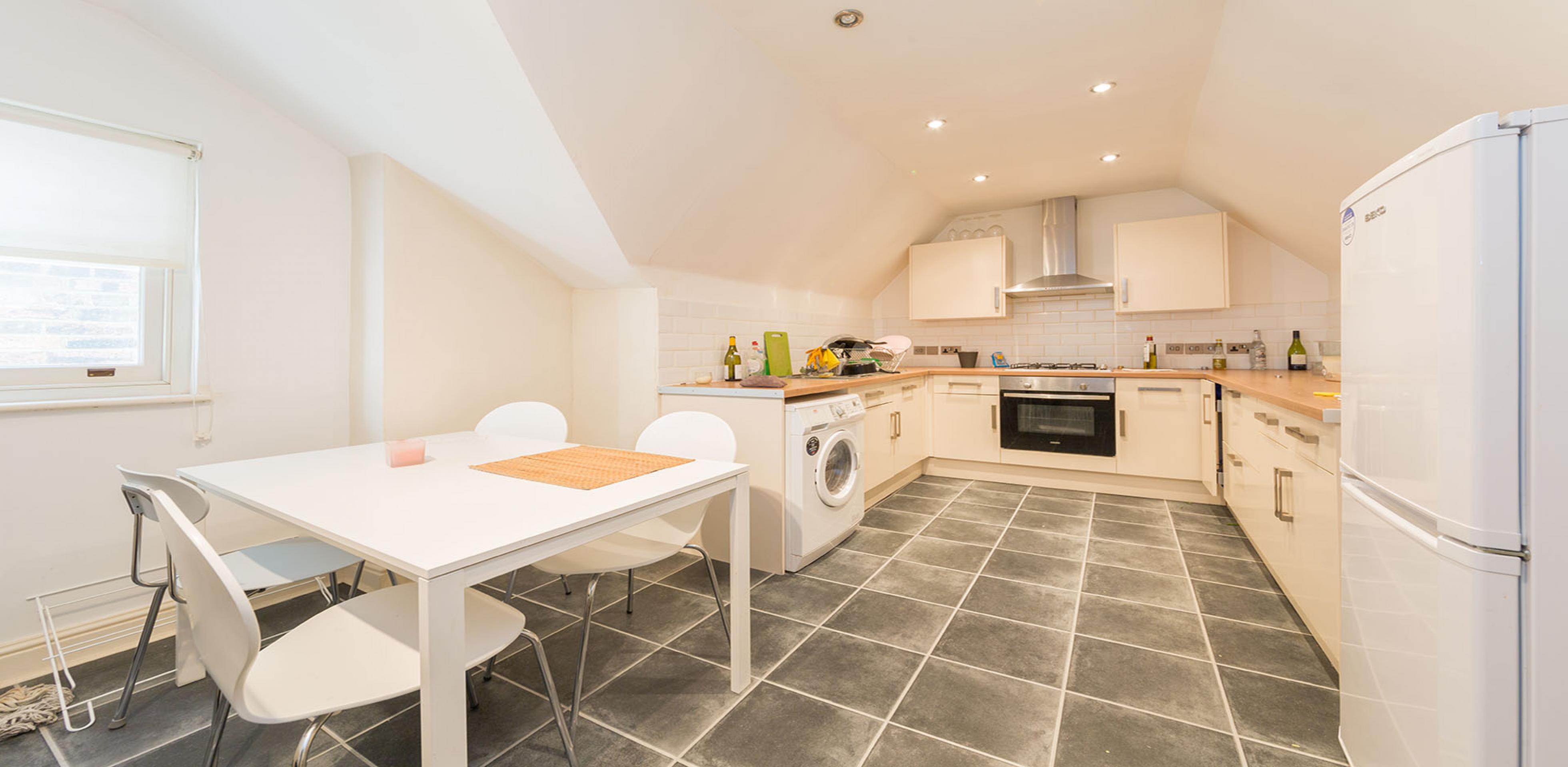 			2 Bedroom, 1 bath, 1 reception Flat			 St Gabriels Road, WILLESDEN GREEN NW2